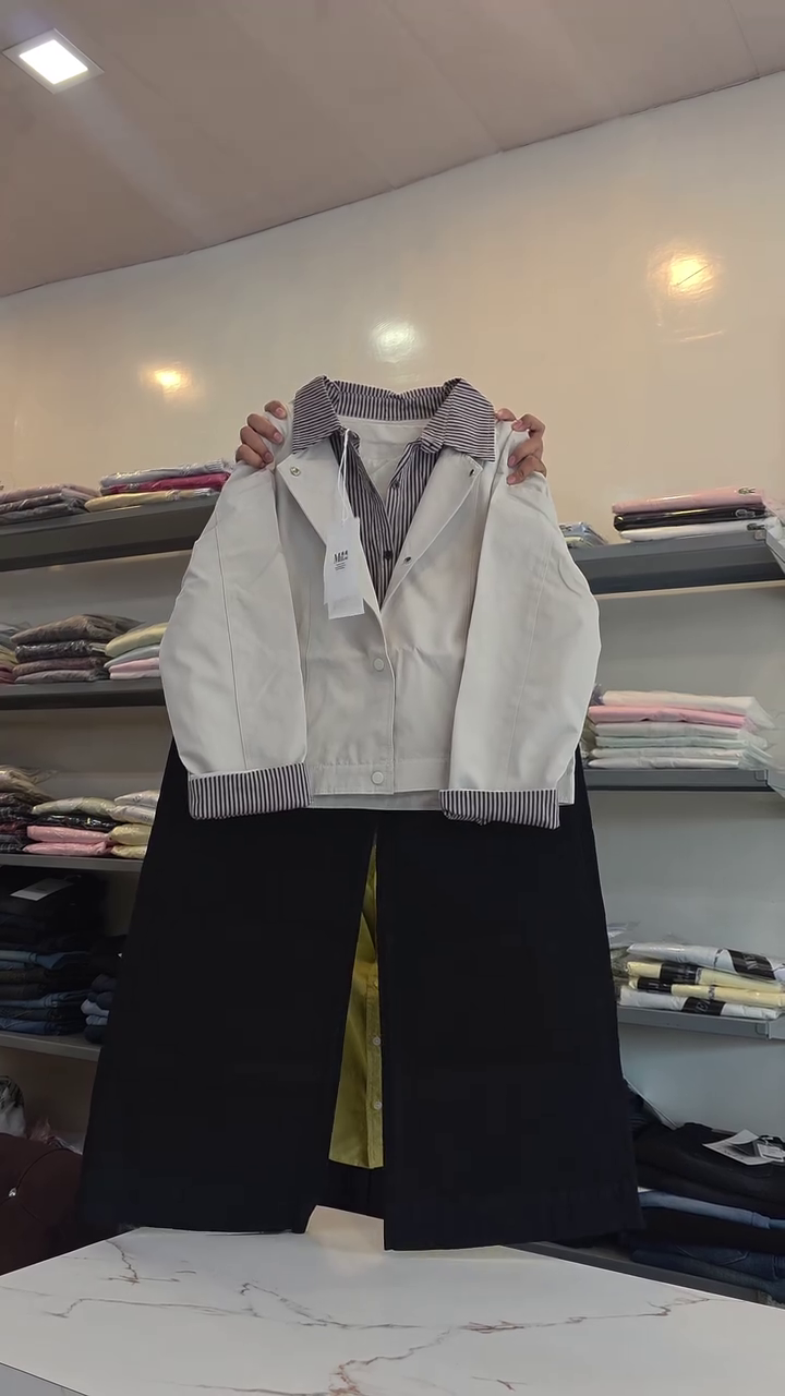 🤍🖤 Contemporary White Cropped Jacket With Striped Collar & Cuff Detailing For Modern Casual Styling