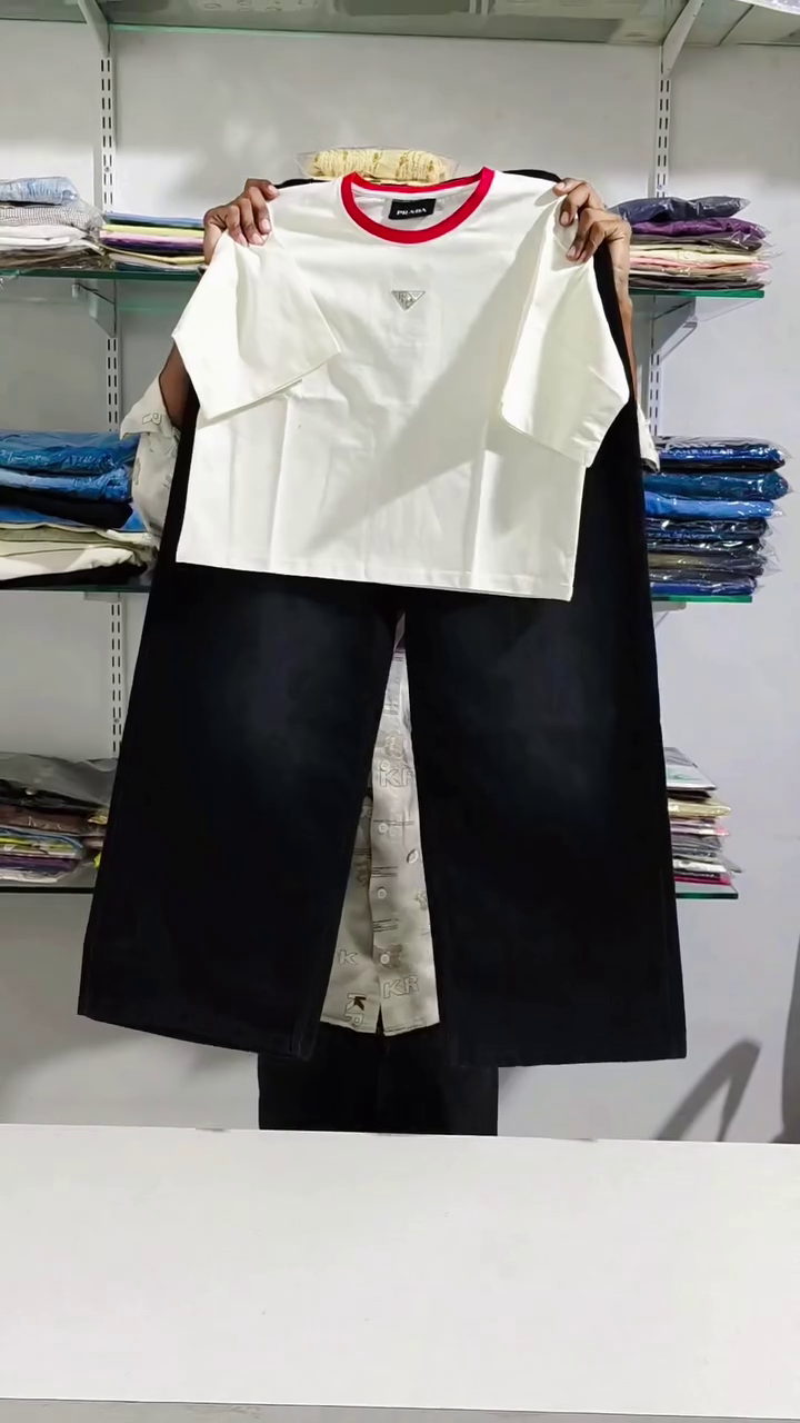 ⚡ Minimal White Relaxed T-Shirt With Contrast Neckline & Black Wide-Leg Pants for Effortless Street Style