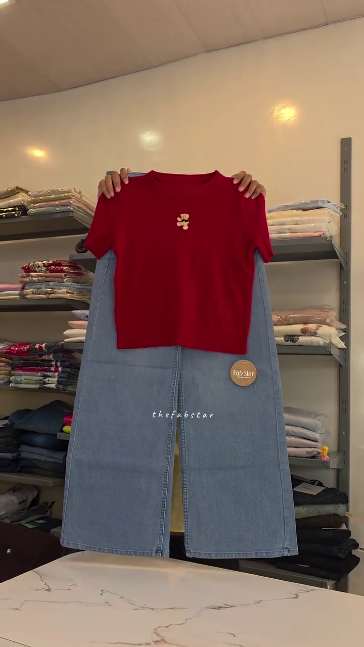 ❤️ Cute Red Ribbed Short Sleeve T-Shirt With Tiny Teddy Detail Paired With Light Blue Wide-Leg Denim Jeans
